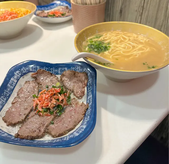 金華火腿煲雞濃湯Roast Beef伊麵