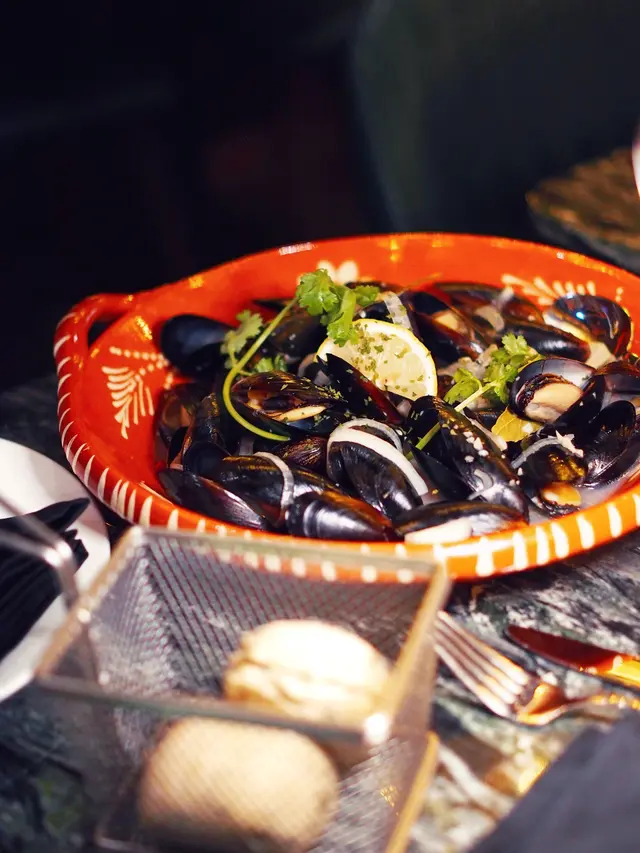 ๐๐จ๐ฅ๐ก๐๐จ ๐๐๐ญ๐จ ๐๐ฎ๐ฌ๐ฌ๐๐ฅ๐ฌ