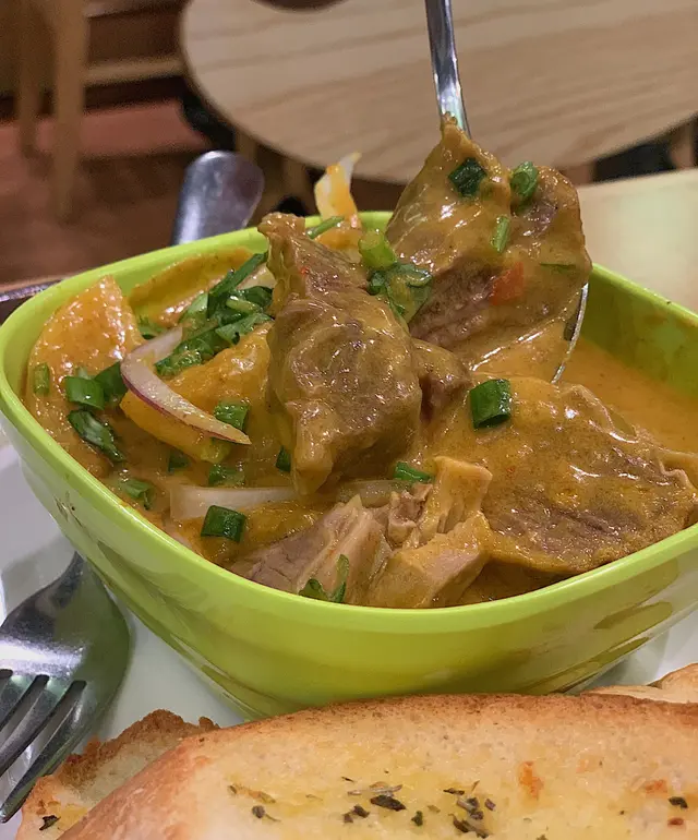 咖喱牛腩飯 （轉配蒜茸包 +$18）