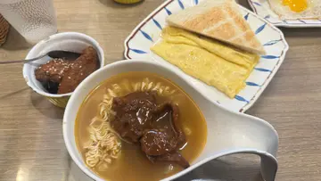 瑞士鸡翼沙嗲牛肉公仔面