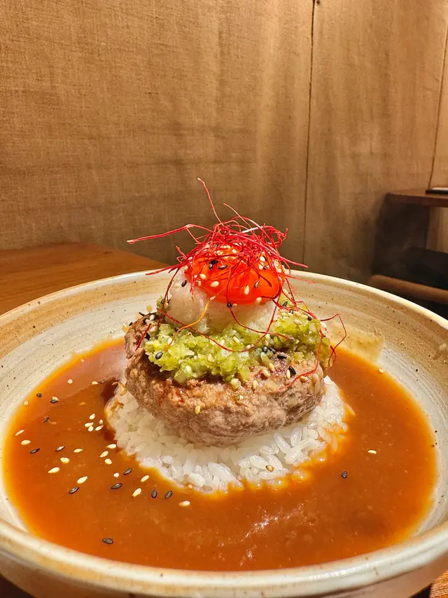 招牌手打和牛漢堡蘭王蛋飯