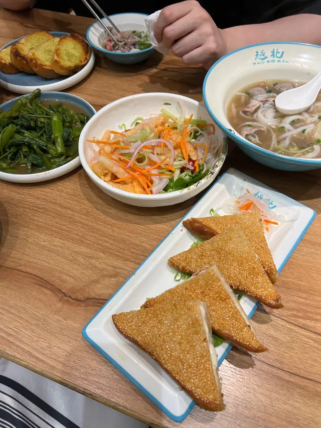 蝦多士，香脆可口，留心芝士，香味四射，值得一試