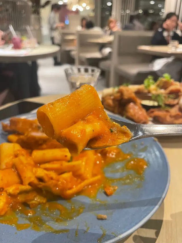 甘荀汁香脆豬扒長通粉