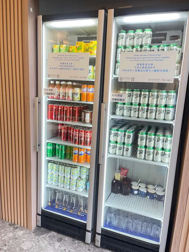飲品選擇少，也沒有填貨，食到一半飲品櫃都吉左一半