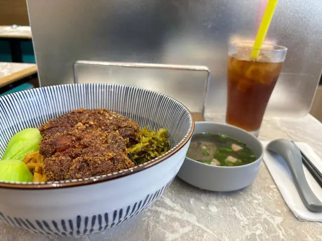 台式肉燥雞扒飯