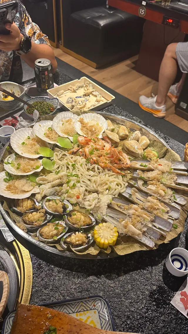 喺呢個打邊爐為主嘅餐廳入邊，食到性價比高嘅海鮮😋