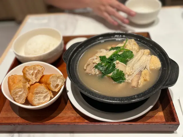 白胡椒肉骨茶配白飯