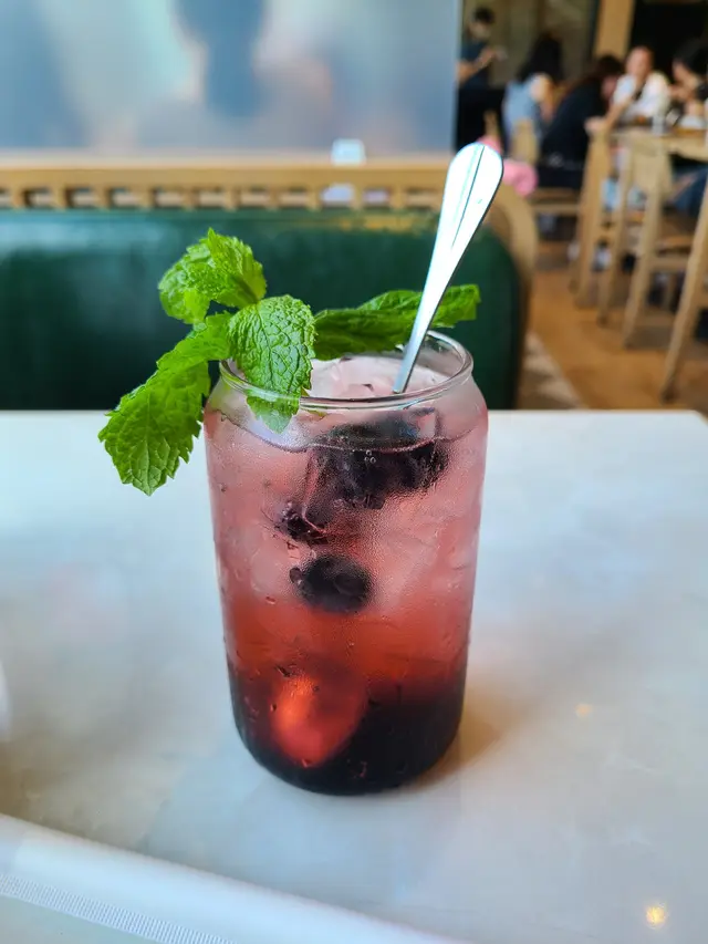 藍莓巨峰梳打特飲