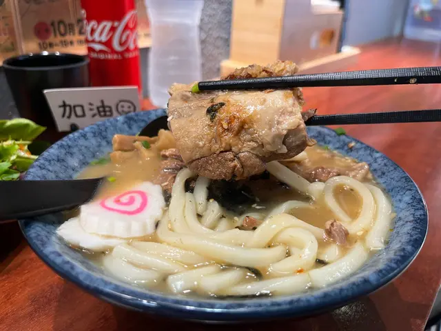 醬油慢煮豬軟骨配脆脆豬皮豚骨湯麵