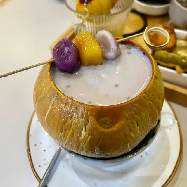 芋頭西米露椰皇蛋白