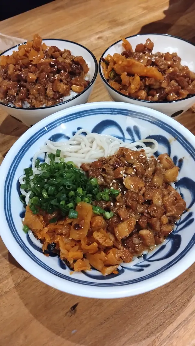 滷肉乾拌麵