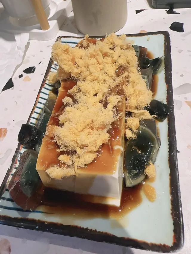 涼拌肉鬆皮蛋豆腐