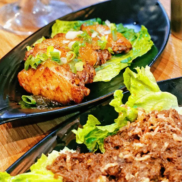 雞翼鮮嫩多汁,配埋柚子醬一齊食,酸甜又滋味!🍊