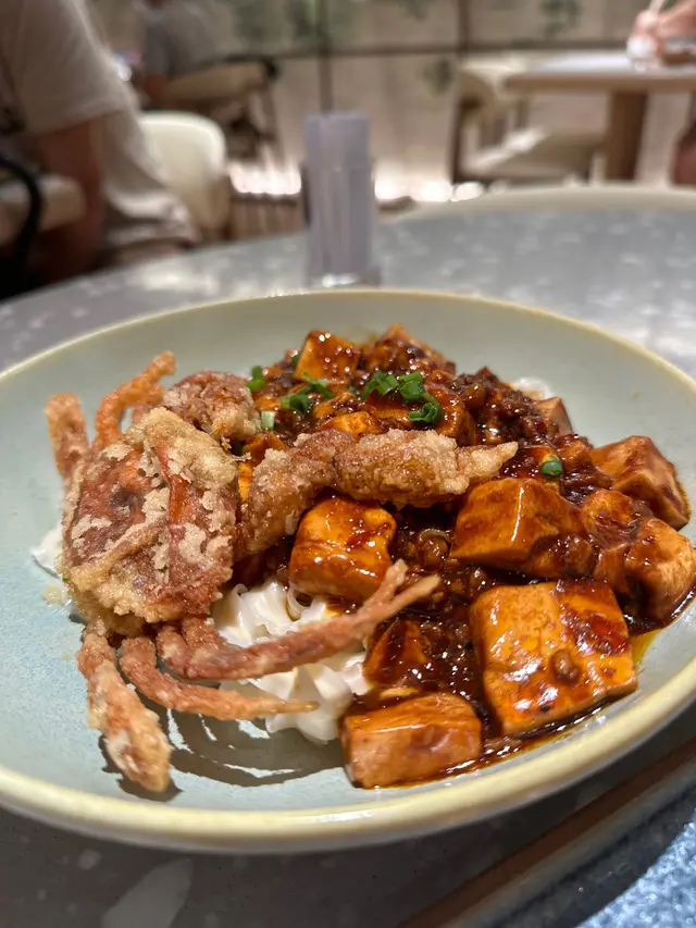 麻婆豆腐軟殼蟹拌麵