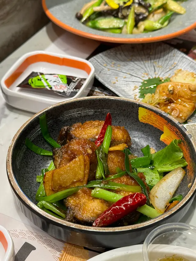 魚還不小呢~而且還滿入味的(送飯更開心🤭