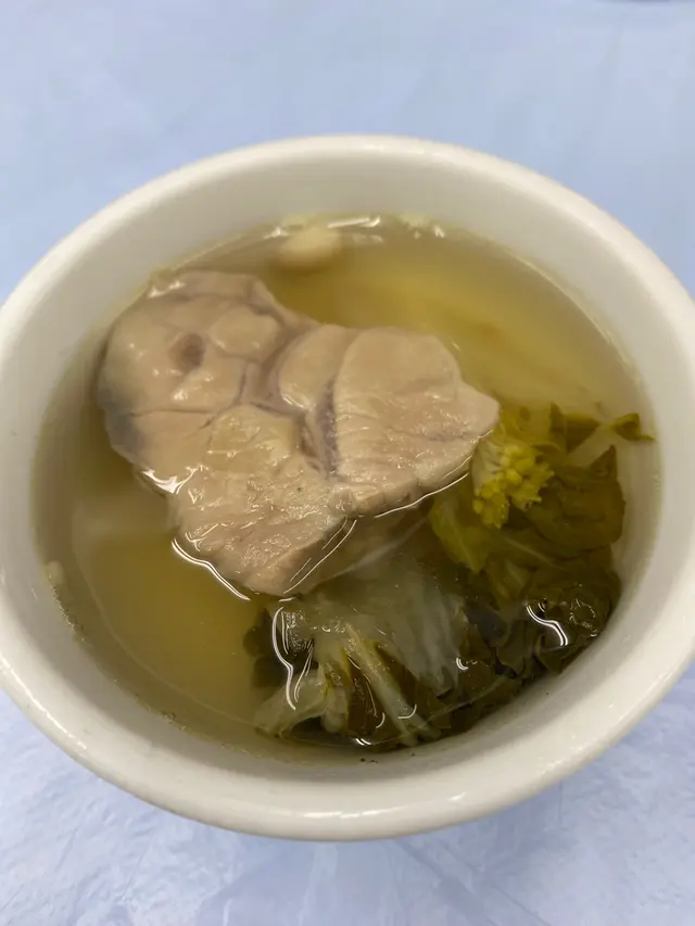 好味,點了細盅,三個人都有兩碗,湯好清甜,豬肺洗得乾淨,好食