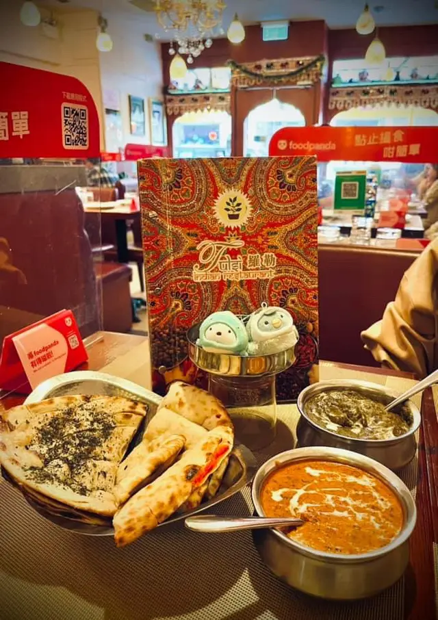 Masala Papadam 香料胡椒餅 🌶️🫓
Malai Kofta 白醬芝士薯仔球 🧀🥔🏀
Paanak Paneer 芝士菠菜 🧀🥬
Dal Makhani 牛油香料蘭度豆 🧈🫘
Tandoori Gobi 烤椰菜花 🔥🥦