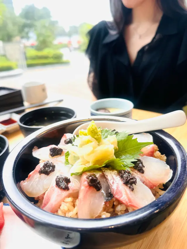黑松露鯛魚丼
