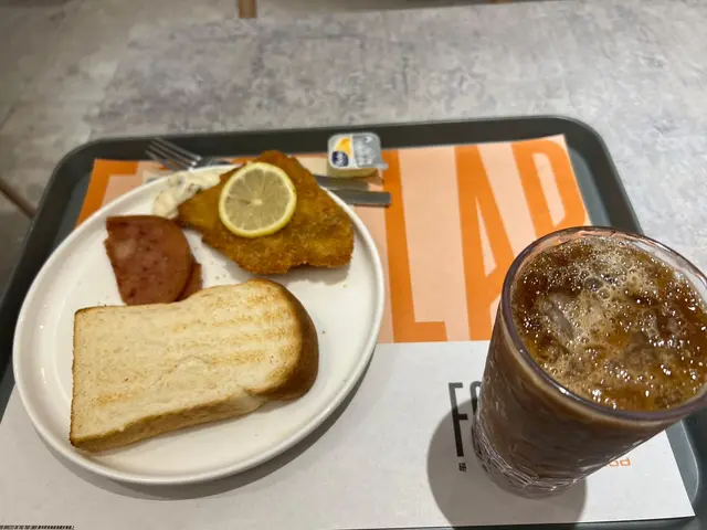 炸魚+餐肉+英或多士 配 凍鴛鴦 賣相