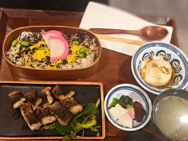 生燒鰻魚丼