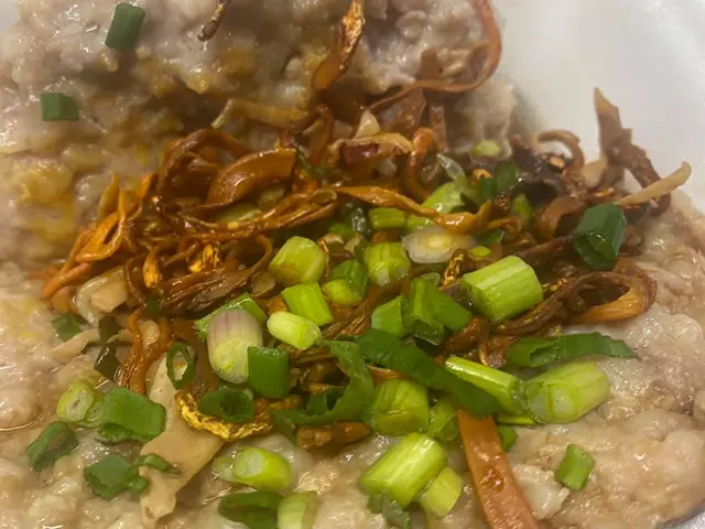 蟲草花土魷蒸肉餅