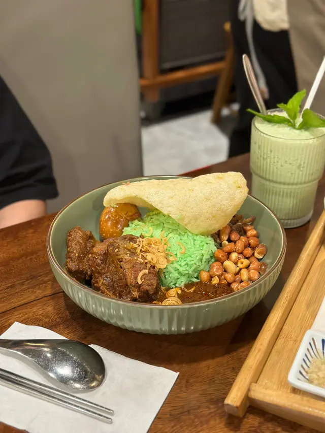 巴東牛肉配江魚仔椰漿飯