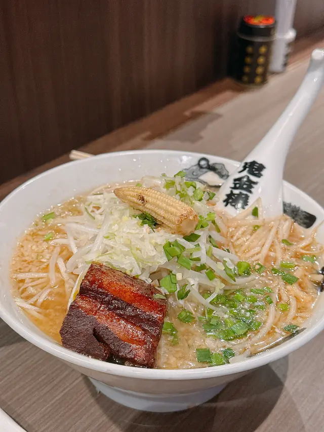 炒豆芽菜辣麻味噌拉麵