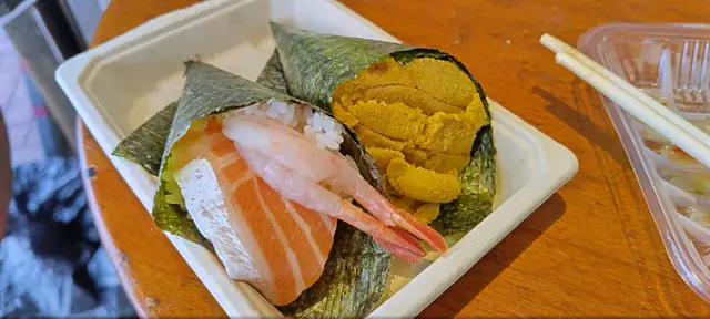 三文魚腩甜蝦手卷+ 海膽手卷