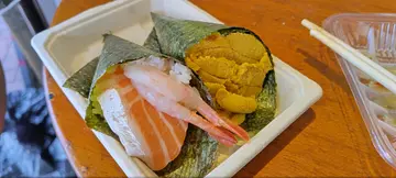 三文鱼腩甜虾手卷+ 海胆手卷
