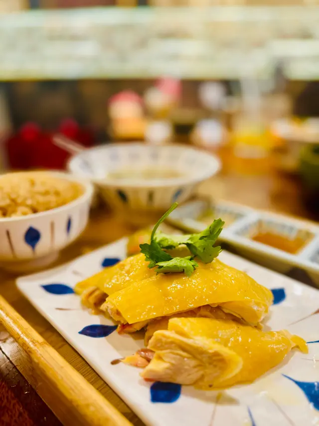 招牌海南雞飯配冬瓜雞雜湯