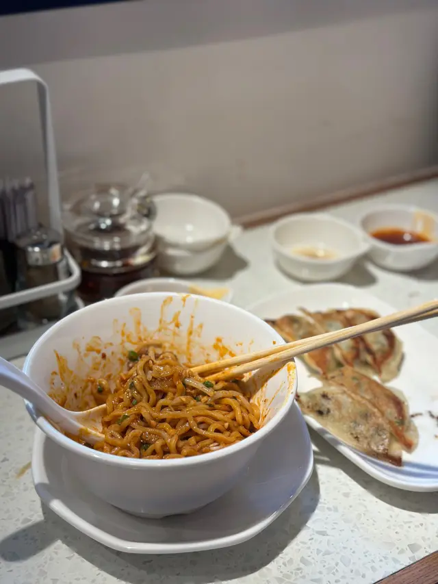 擔擔撈麵