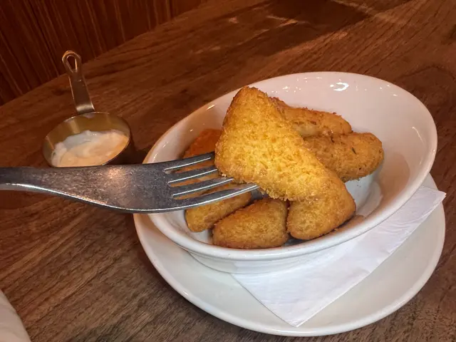 炸芝士 (2條Mozzarella, 6粒Cheddar)