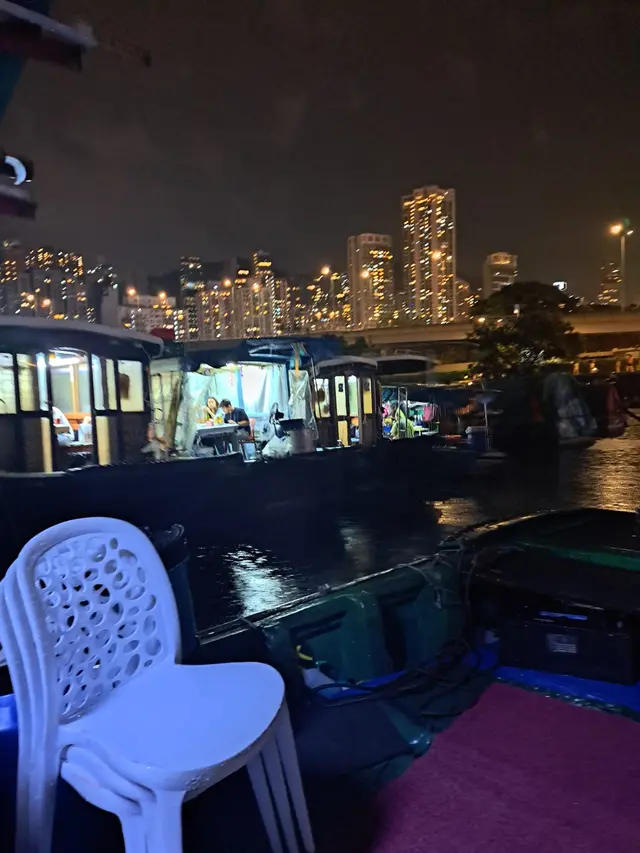 廚房就係在右側