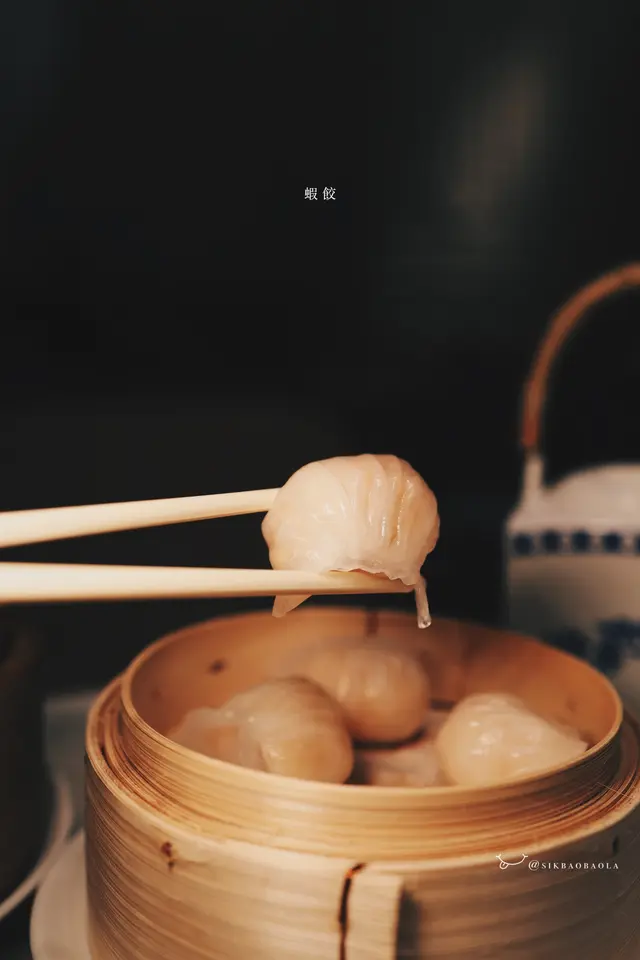 水晶皮軟中帶韌,裡面的蝦肉爽口彈牙