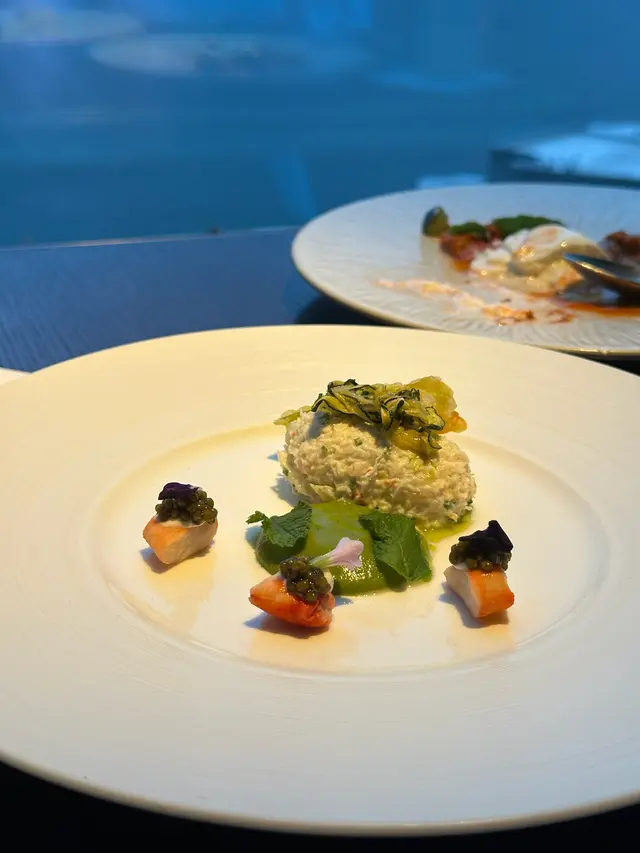 挪威帝王蟹沙律,配上黑魚子