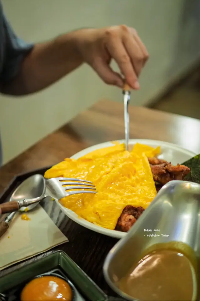 唐扬鸡月见蛋包饭