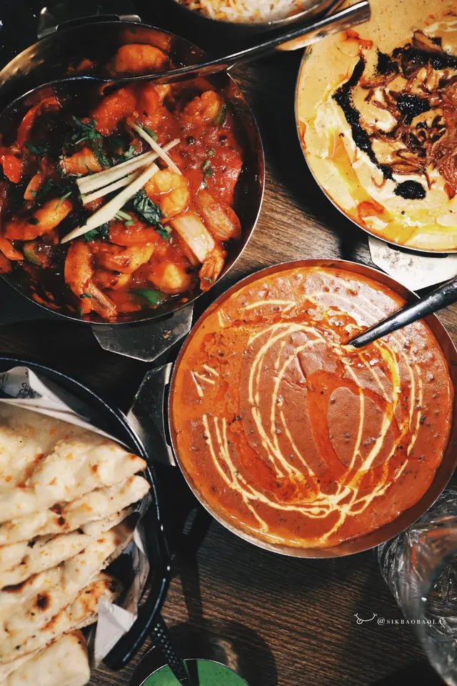 套餐的主菜為三款咖喱~