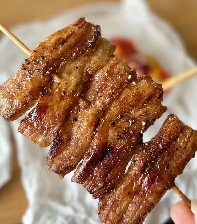 25蚊串係抵㗎。好大串,串爆。加孜然粉燒到香噴噴。幾乎達到腩肉level嘅油份燒出嚟寧舍香口。