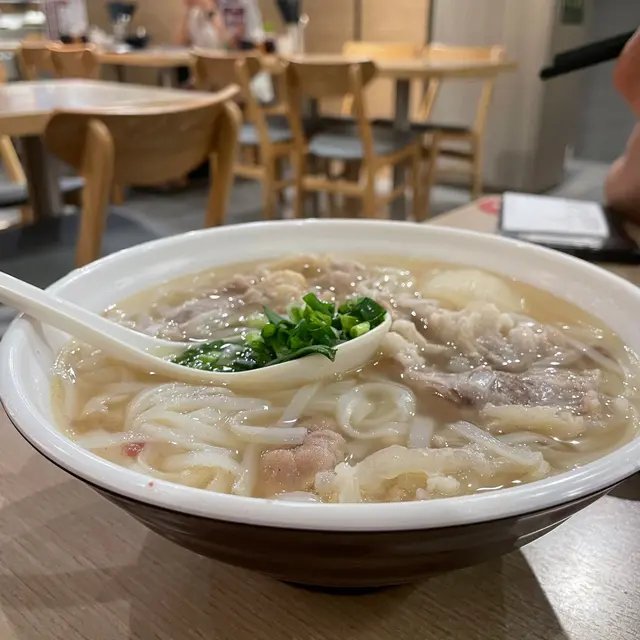 清湯豬蹄筋河粉