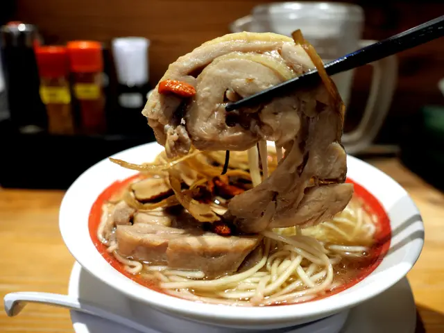 花雕雞卷藥膳雞白湯拉麵