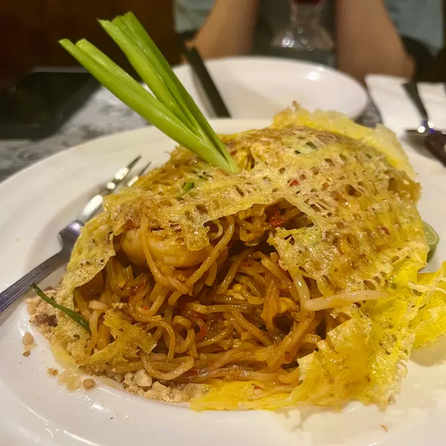 泰式蛋包金邊粉伴蝦