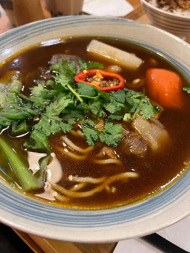 三盛紅燒牛肉麵(腱心牛肉、牛腩、牛筋）