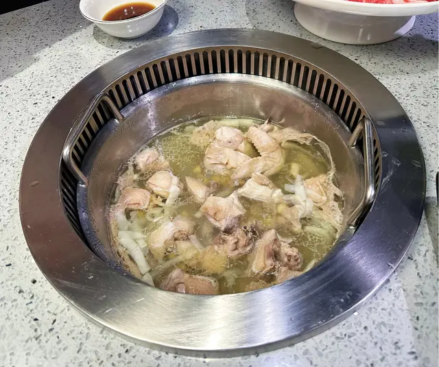 招牌椰子雞煲