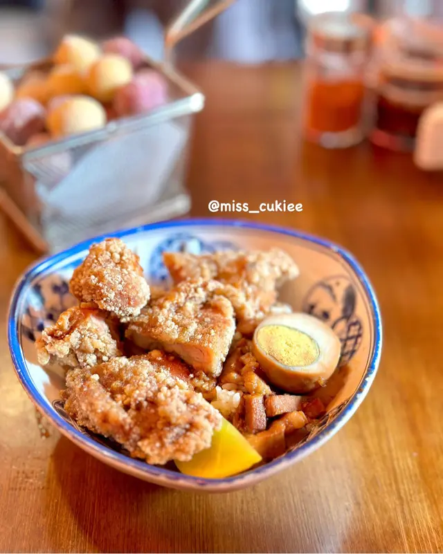 香酥雞扒魯肉飯