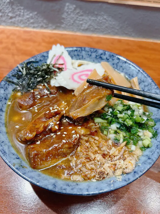 日式濃汁燴牛肋條壽喜燒湯烏冬