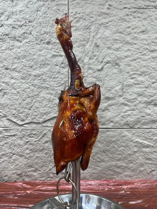 招牌即燒炭燒靚雞