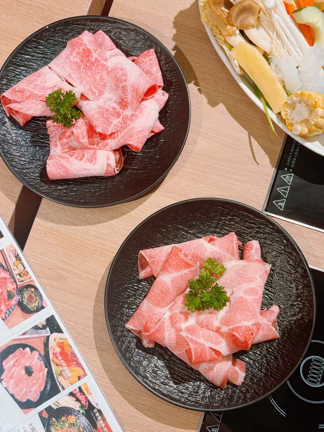 伊比利黑豬梅花鍋120g$240/澳洲黑毛和牛霜降鍋120g$400