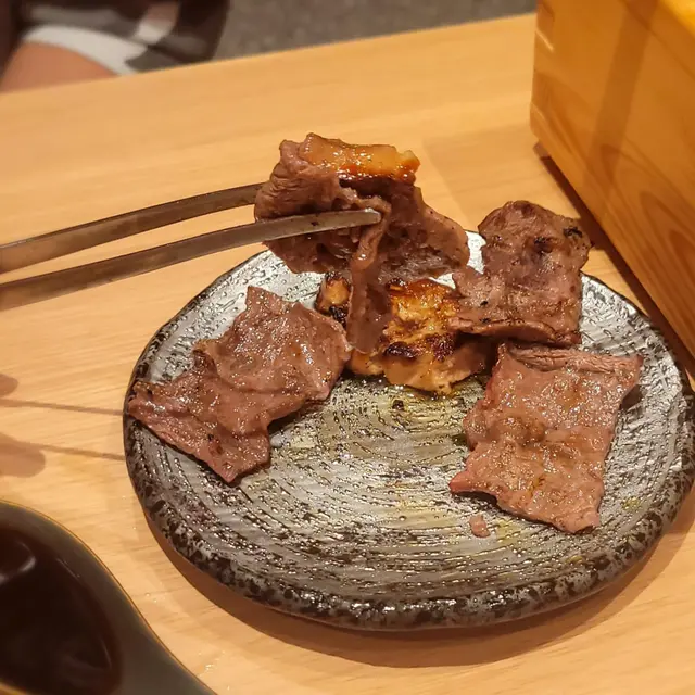 赤身牛板腱配鴨肝