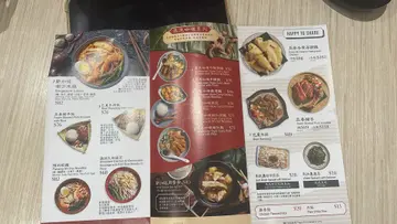 同fd经过见到有海南鸡饭就入咗去食 餐牌见到有猪手饭就试埋 
啲鸡几嫩 猪手入味 
服务好 上菜快 下次赶时间食饭又多一个选择👍🏻