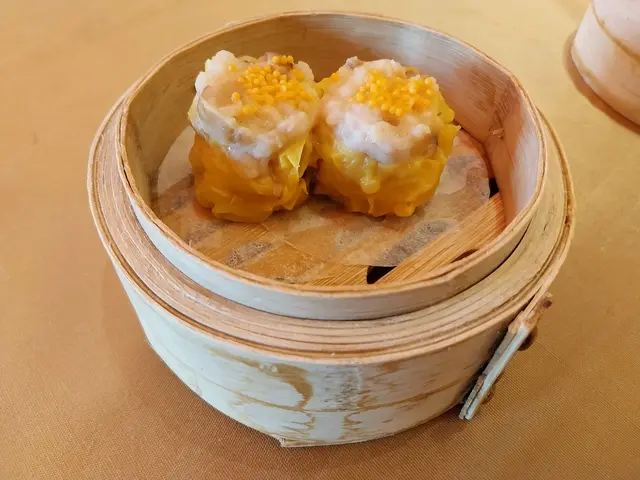 蟹籽鮮蝦燒賣（2 件）$13.8